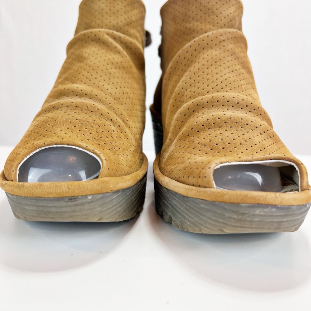 FLY London Yema Taupe Peep Toe Wedge Sandals Size 39/8-8.5 Chunky Cleat Boho - Picture 2 of 12